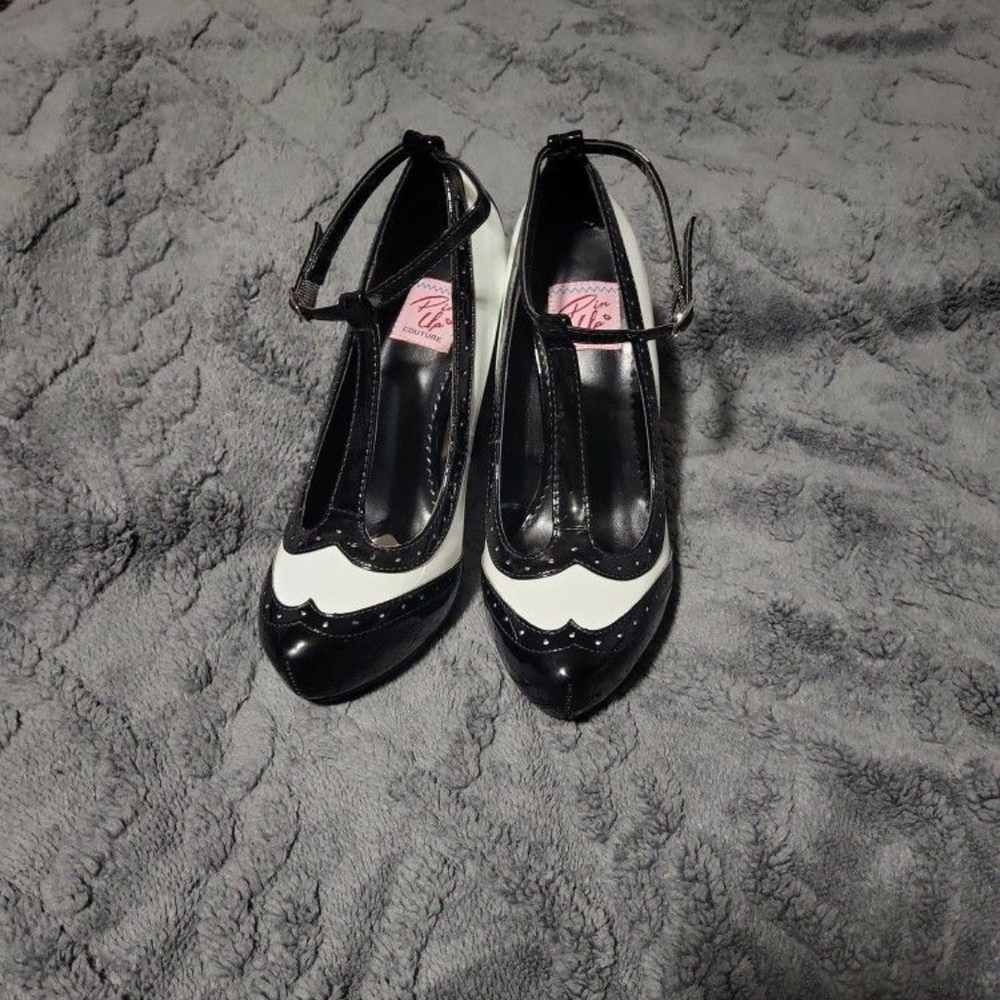 Elegant Black and White Heels - Picture 3 of 3